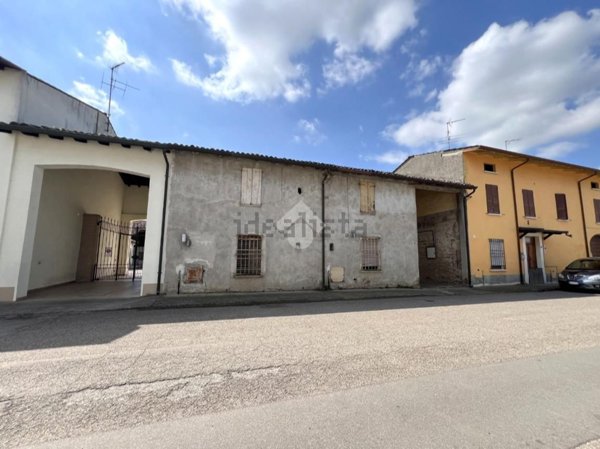 casale in vendita ad Acquanegra sul Chiese