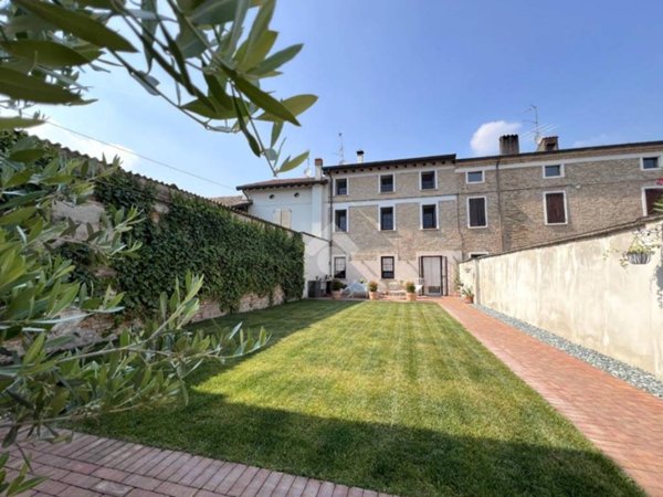 casa indipendente in vendita ad Acquanegra sul Chiese