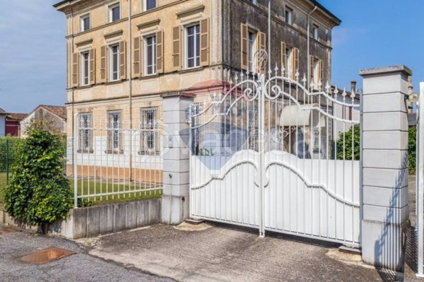 casa indipendente in vendita ad Acquanegra sul Chiese in zona Mosio