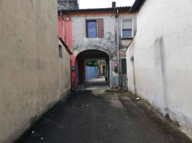appartamento in vendita ad Acquanegra sul Chiese in zona Mosio