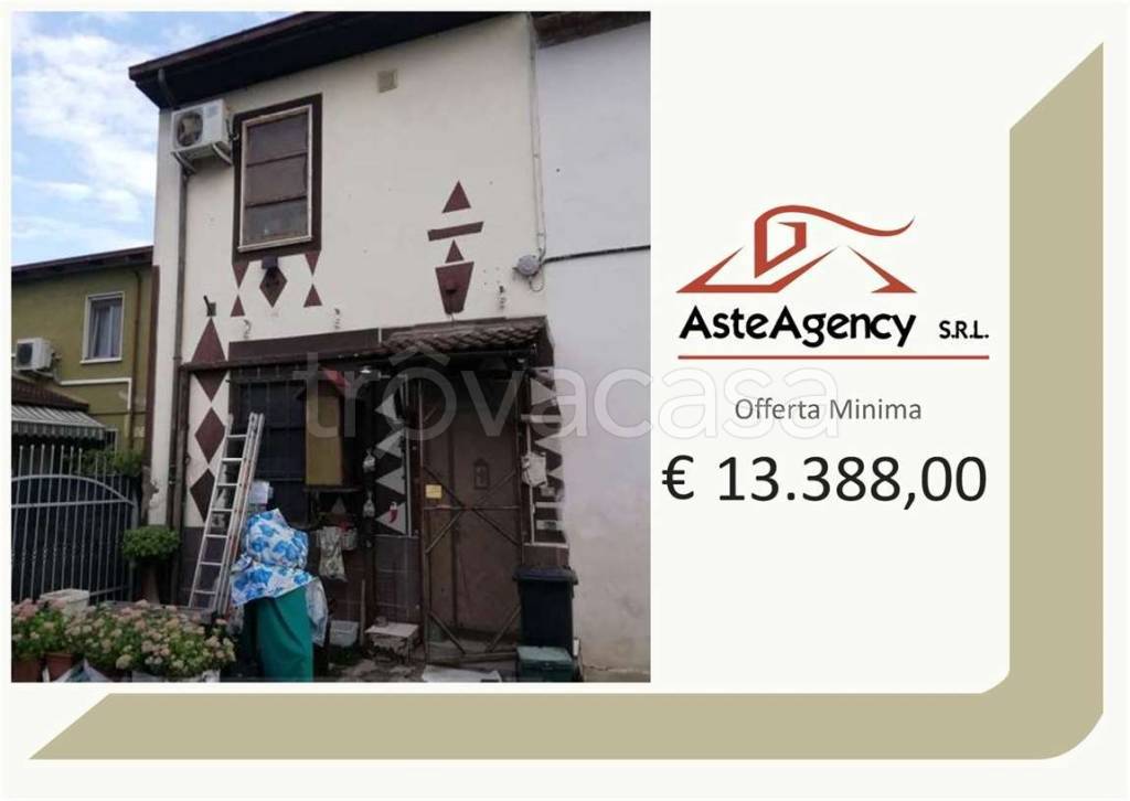 casa indipendente in vendita ad Acquanegra sul Chiese in zona Mosio