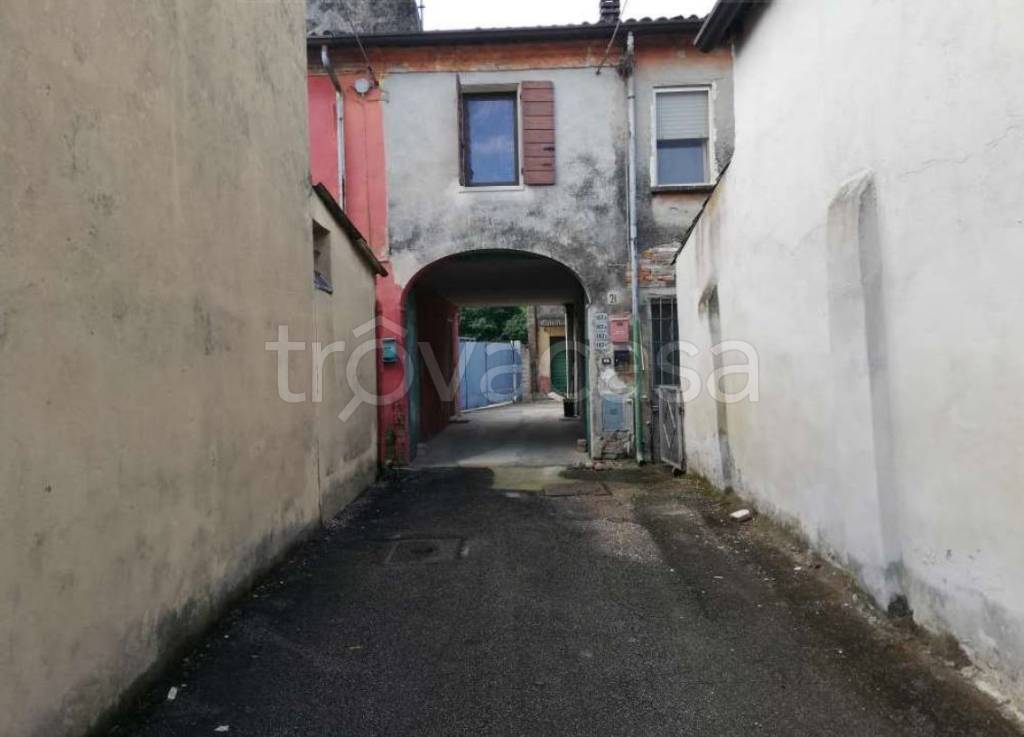 appartamento in vendita ad Acquanegra sul Chiese in zona Mosio