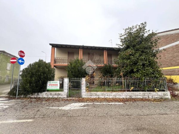 casa indipendente in vendita ad Acquanegra sul Chiese