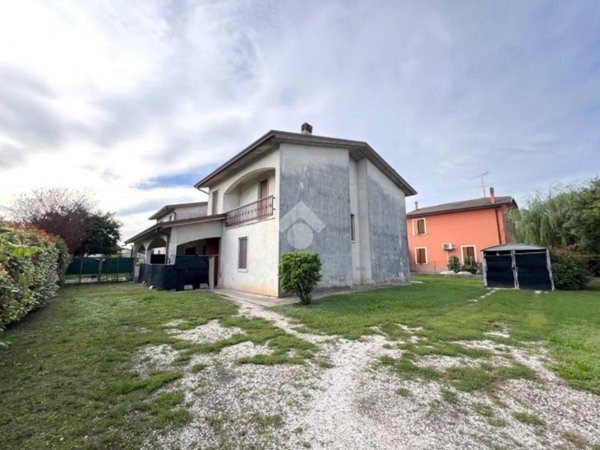 casa indipendente in vendita ad Acquanegra sul Chiese