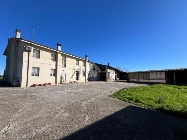 casa indipendente in vendita ad Acquanegra sul Chiese