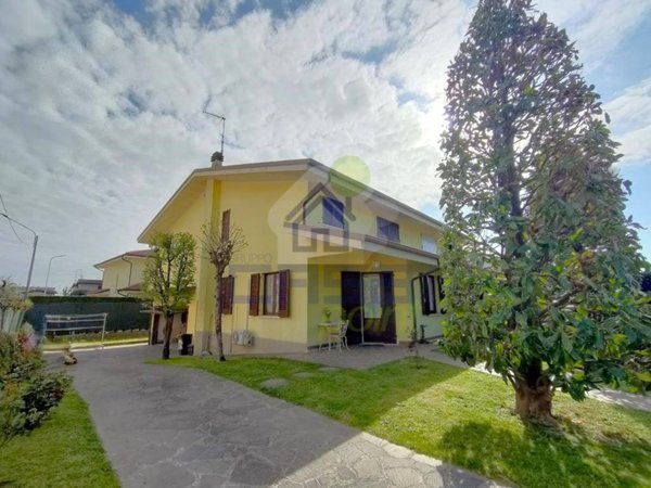 casa indipendente in vendita ad Acquanegra sul Chiese