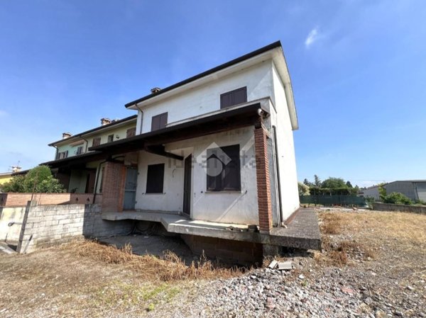 casa indipendente in vendita ad Acquanegra sul Chiese