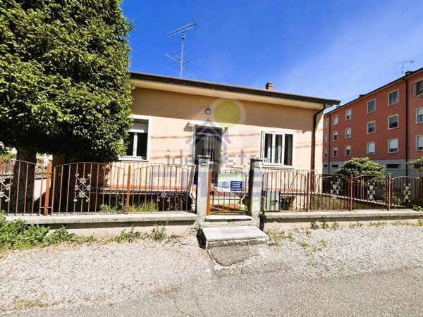 casa indipendente in vendita ad Asola