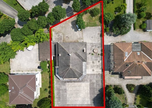 negozio in vendita ad Asola
