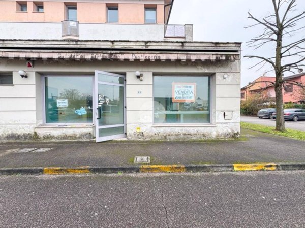 negozio in vendita ad Asola
