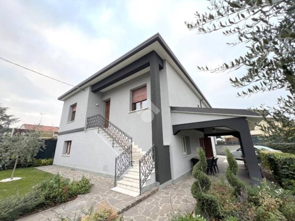 casa indipendente in vendita ad Asola