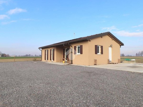 casa indipendente in vendita ad Asola