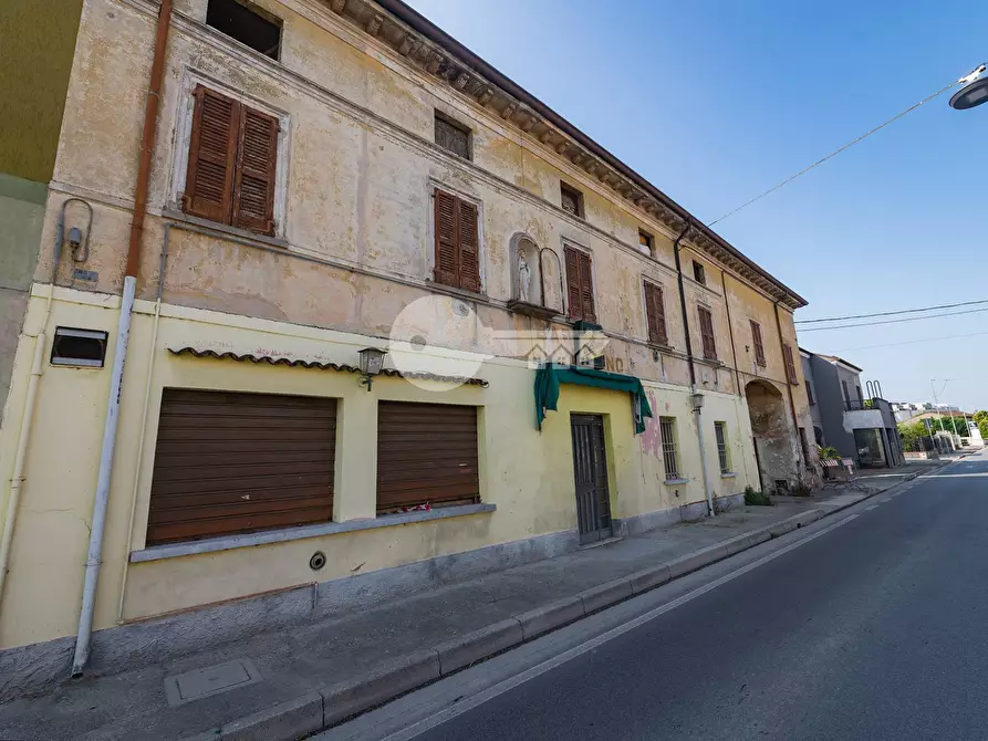 locale commerciale in vendita ad Asola