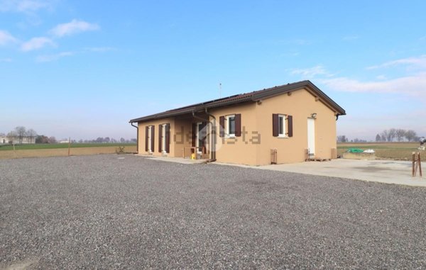 casa indipendente in vendita ad Asola