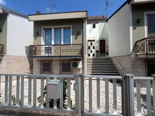 casa indipendente in vendita ad Asola