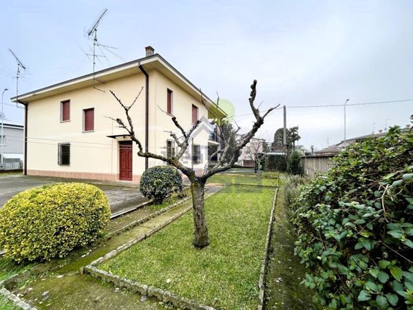 casa indipendente in vendita ad Asola