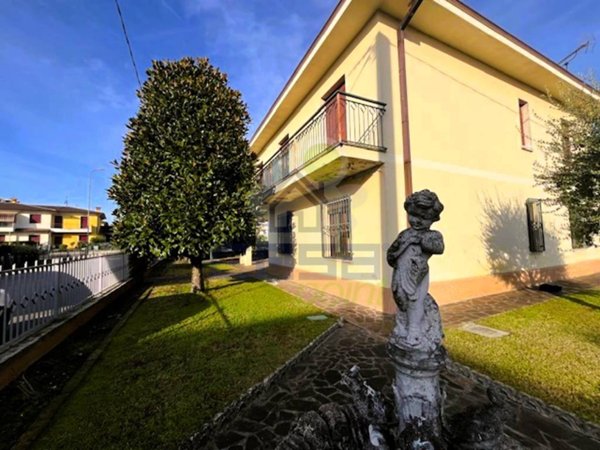 casa indipendente in vendita ad Asola