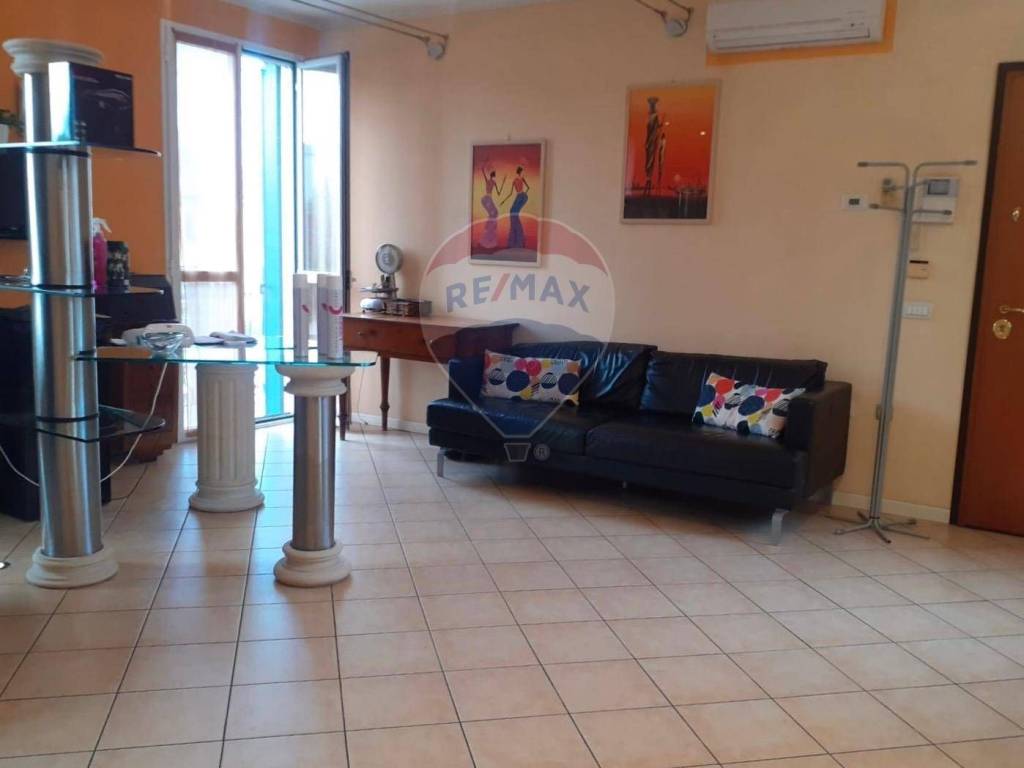 negozio in vendita ad Asola