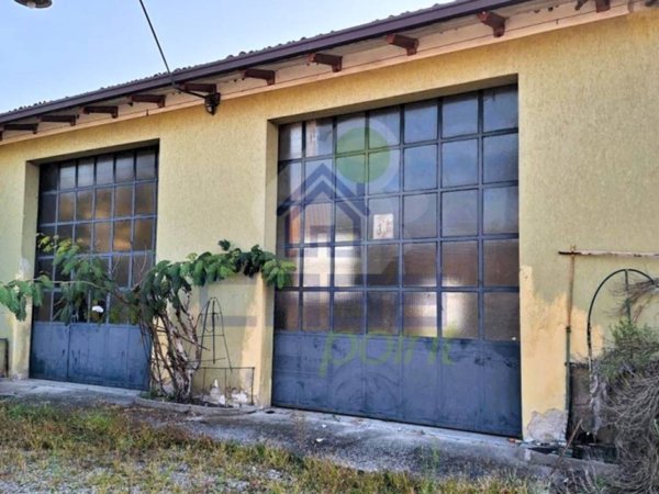 locale commerciale in vendita ad Asola