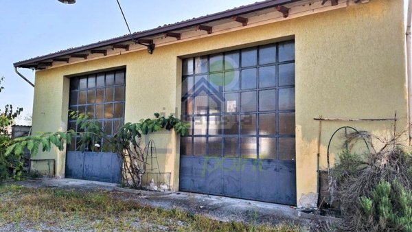 locale di sgombero in vendita ad Asola