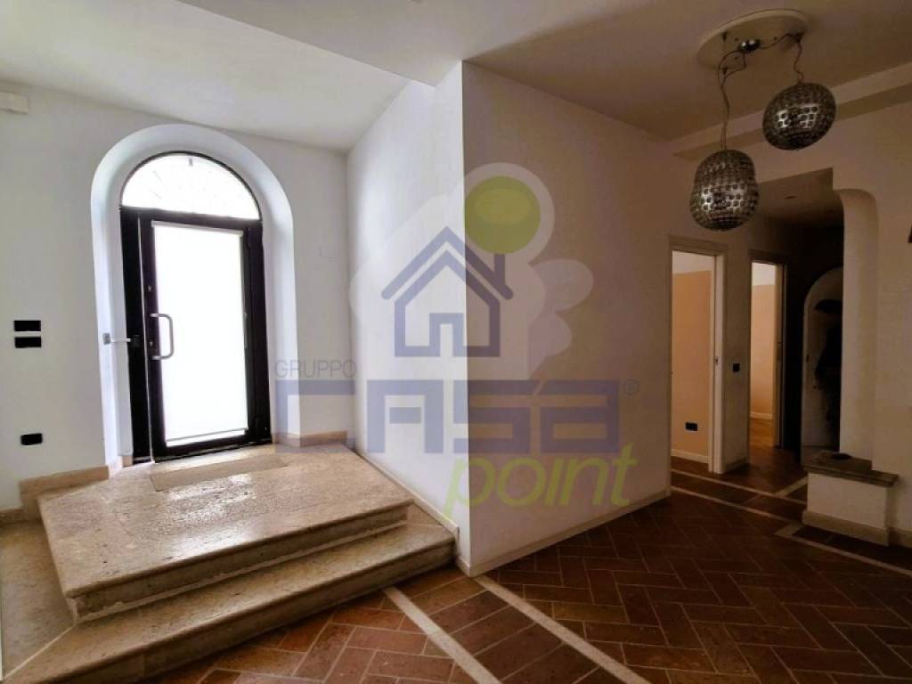 negozio in vendita ad Asola