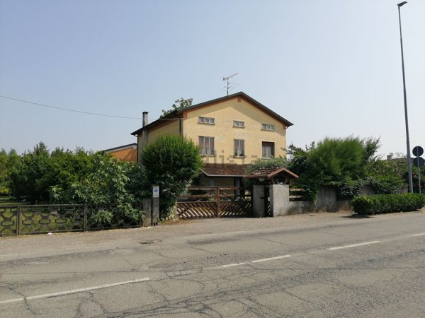 casa indipendente in vendita ad Asola