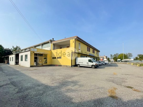 locale commerciale in vendita ad Asola