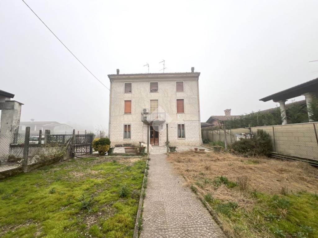 casa indipendente in vendita ad Asola