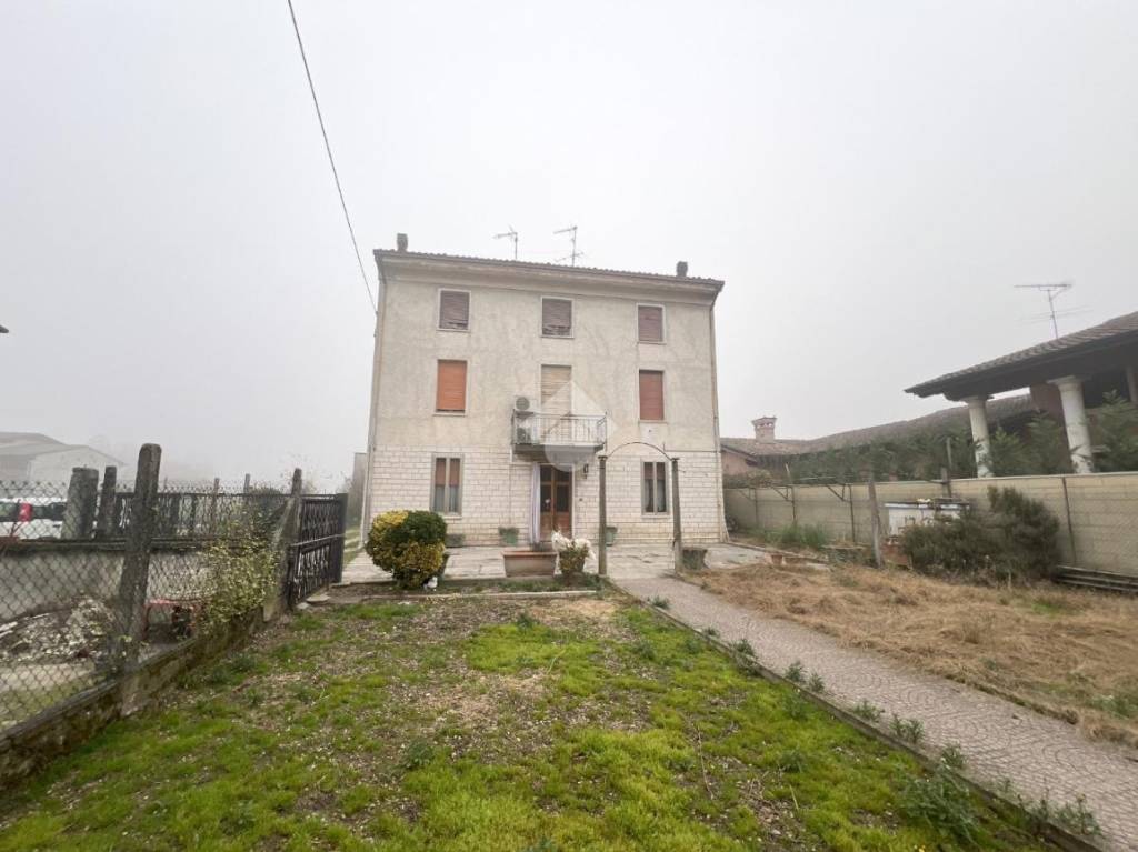 casa indipendente in vendita ad Asola