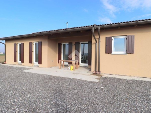 casa indipendente in vendita ad Asola