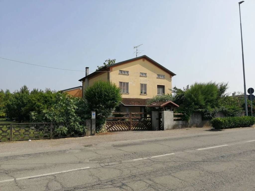 casa indipendente in vendita ad Asola