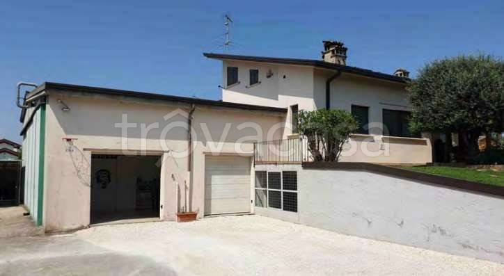 casa indipendente in vendita ad Asola