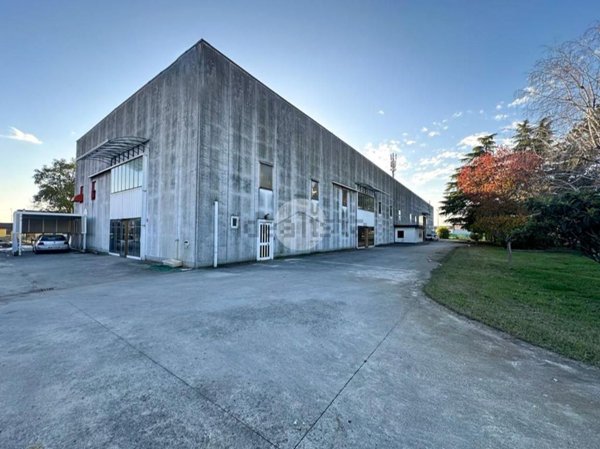 capannone in vendita ad Asola