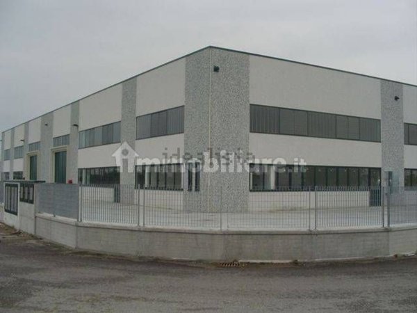 capannone in vendita ad Asola