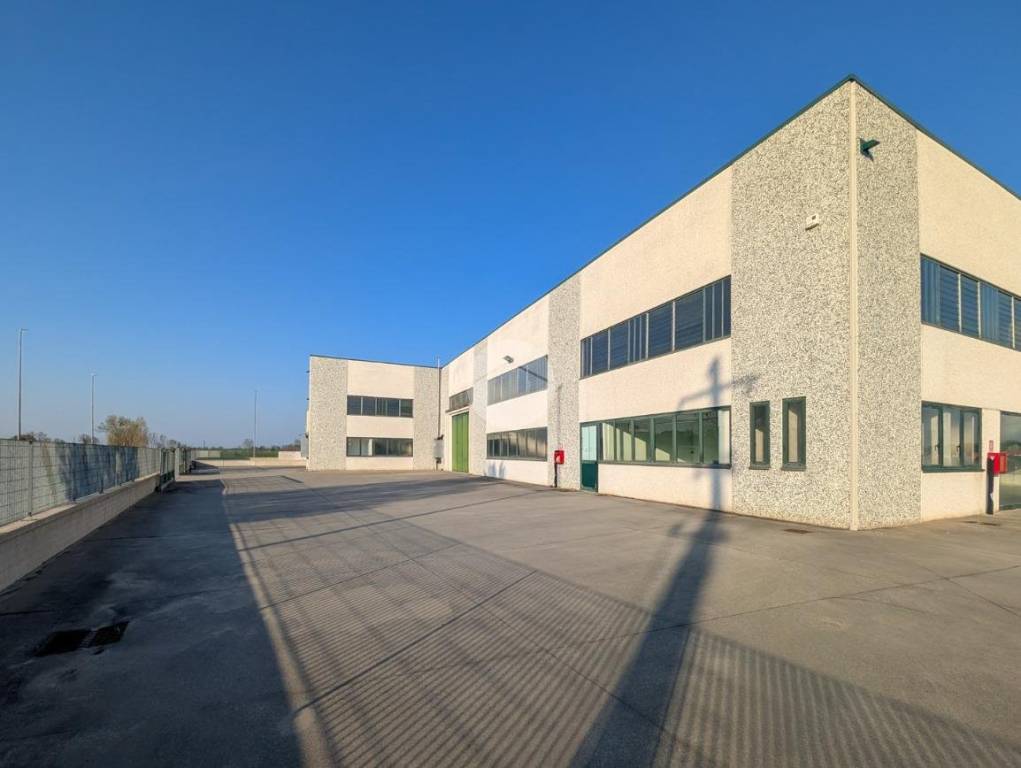 locale commerciale in vendita ad Asola