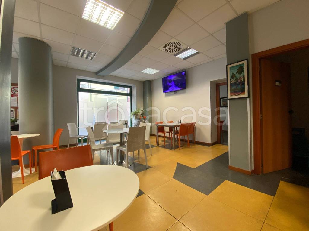 negozio in vendita ad Asola