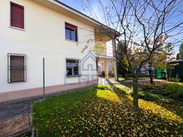 casa indipendente in vendita ad Asola