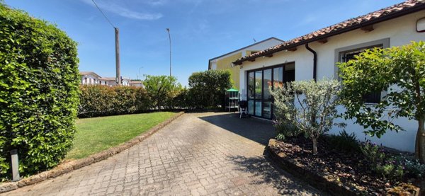casa indipendente in vendita ad Asola