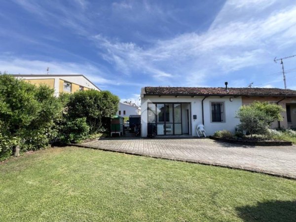 casa indipendente in vendita ad Asola