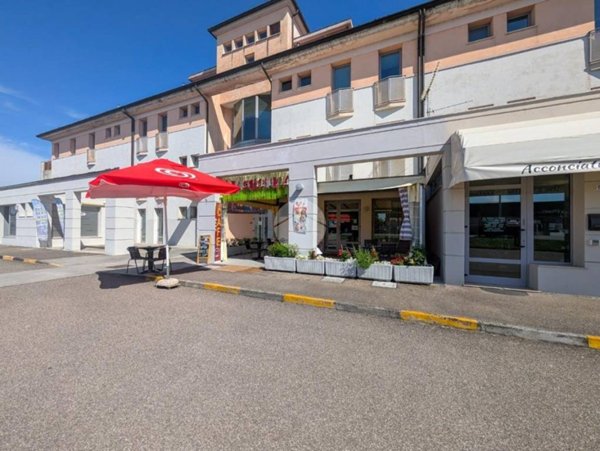 negozio in vendita ad Asola