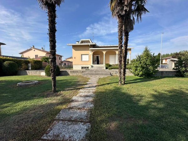 casa indipendente in vendita ad Asola