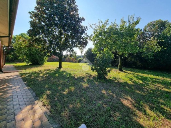 casa indipendente in vendita a Bagnolo San Vito in zona San Biagio