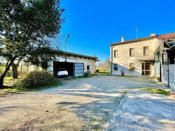 terreno edificabile in vendita a Bagnolo San Vito in zona San Giacomo Po