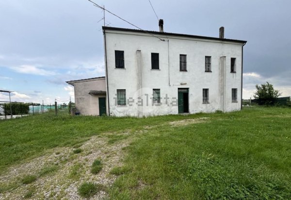 appartamento in vendita a Bagnolo San Vito in zona Campione