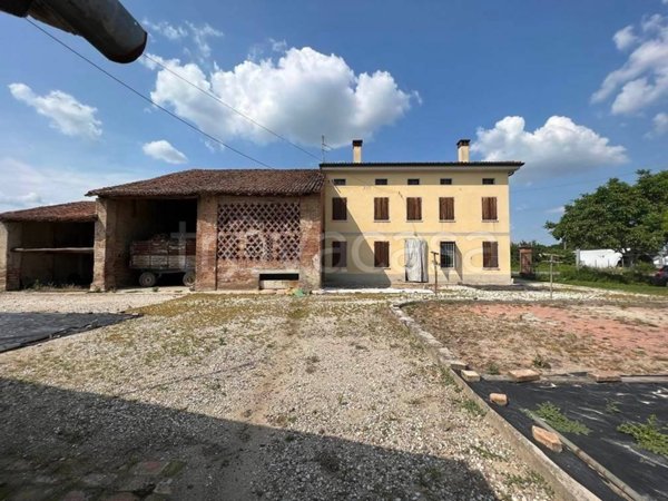 villa in vendita a Bagnolo San Vito
