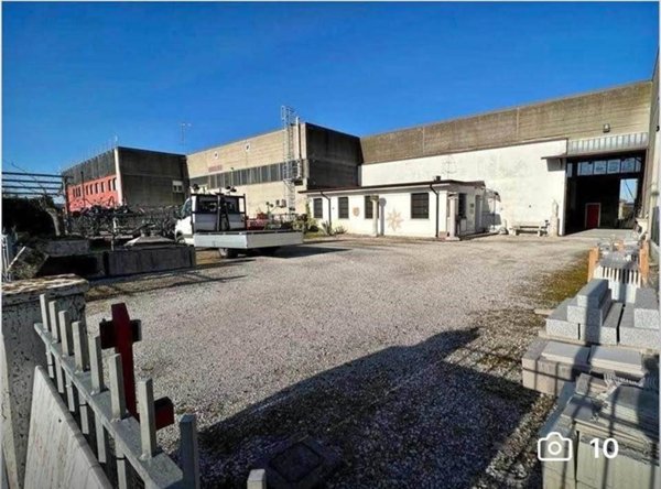 locale commerciale in vendita a Bagnolo San Vito