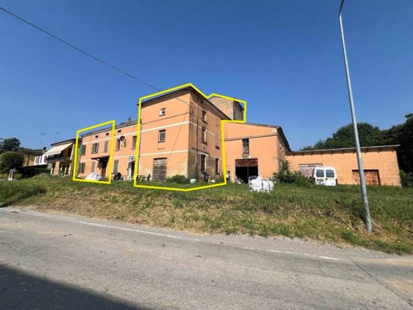 locale di sgombero in vendita a Bagnolo San Vito in zona Correggio Micheli