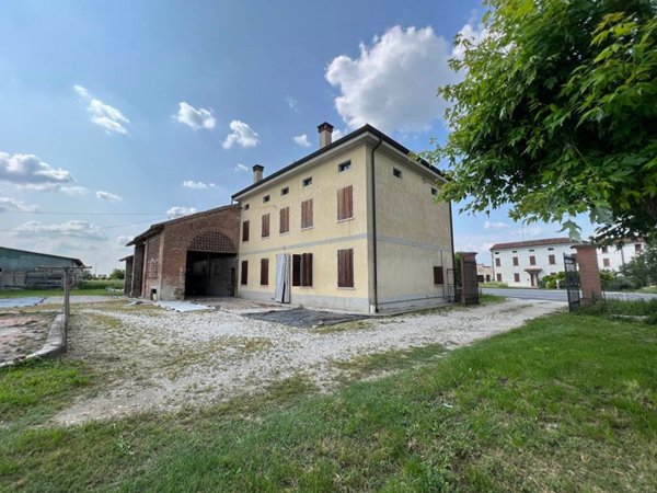 casa indipendente in vendita a Bagnolo San Vito