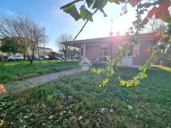 casa indipendente in vendita a Bagnolo San Vito in zona San Giacomo Po