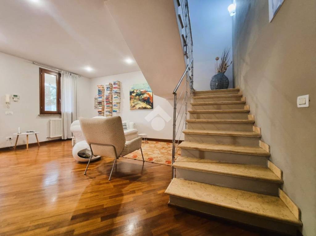 casa indipendente in vendita a Bagnolo San Vito in zona San Biagio